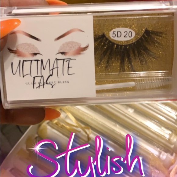 Eyelashes - Picture 2 of 7